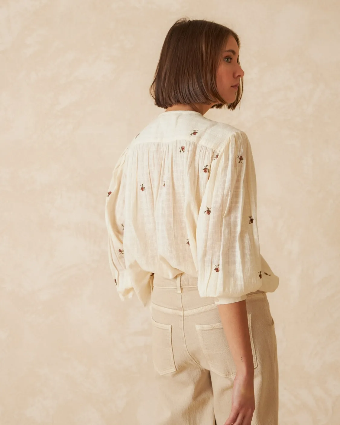 Indi & Cold Embroidered Rose Blouse / Vanilla