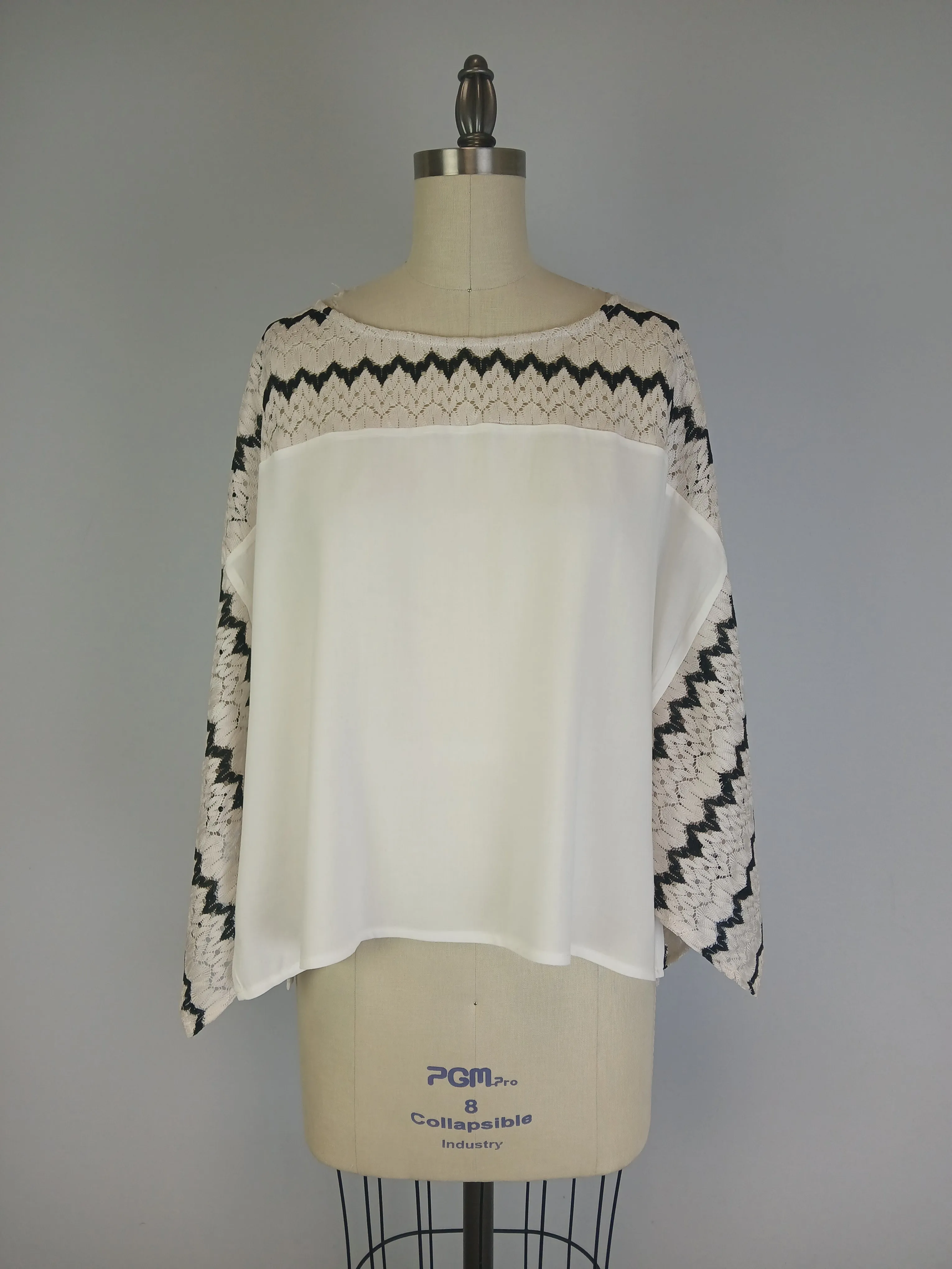 Lace Shoulder Boxy Oversized Blouse -- Ecru & Black (D560R)