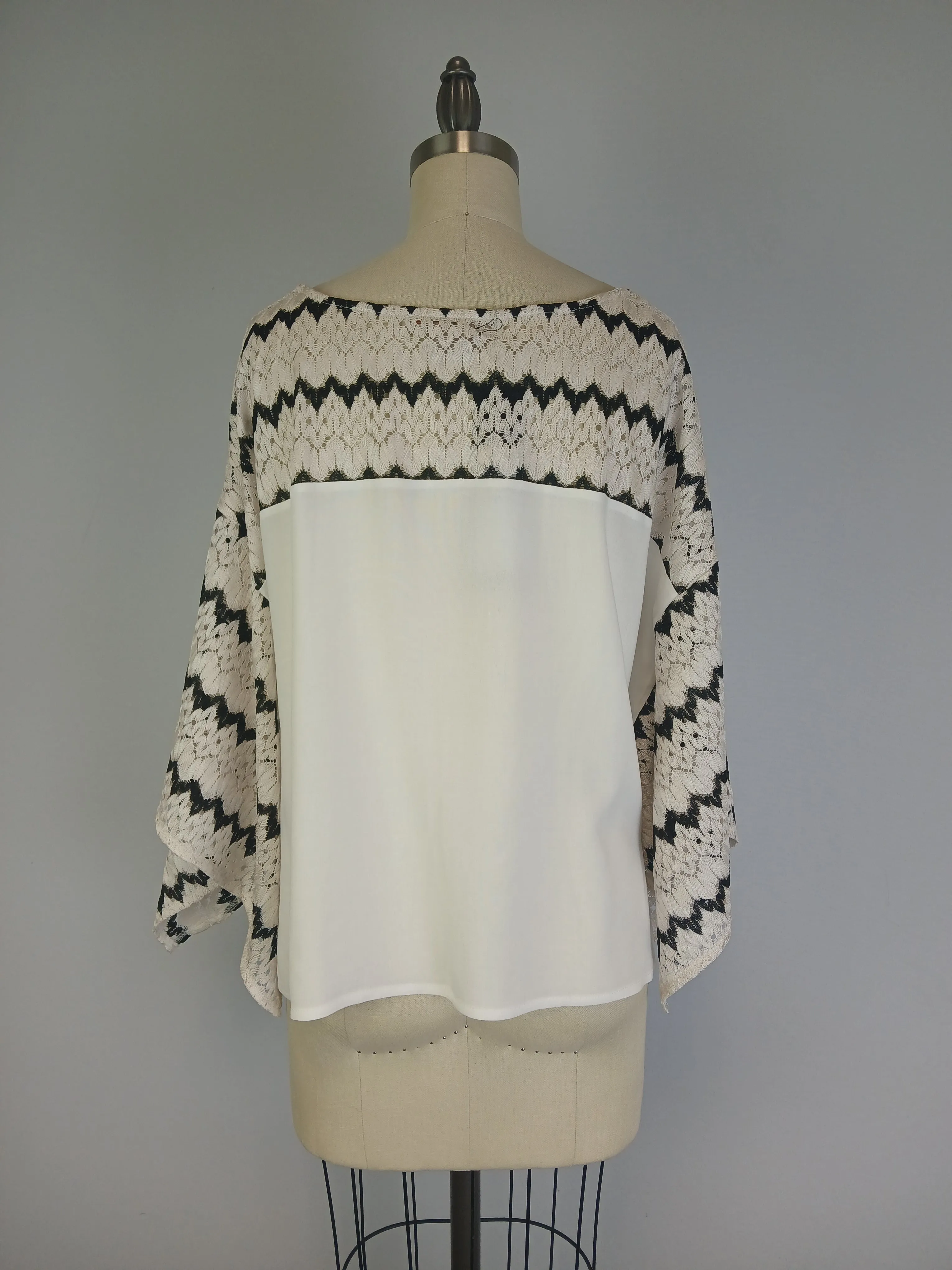 Lace Shoulder Boxy Oversized Blouse -- Ecru & Black (D560R)