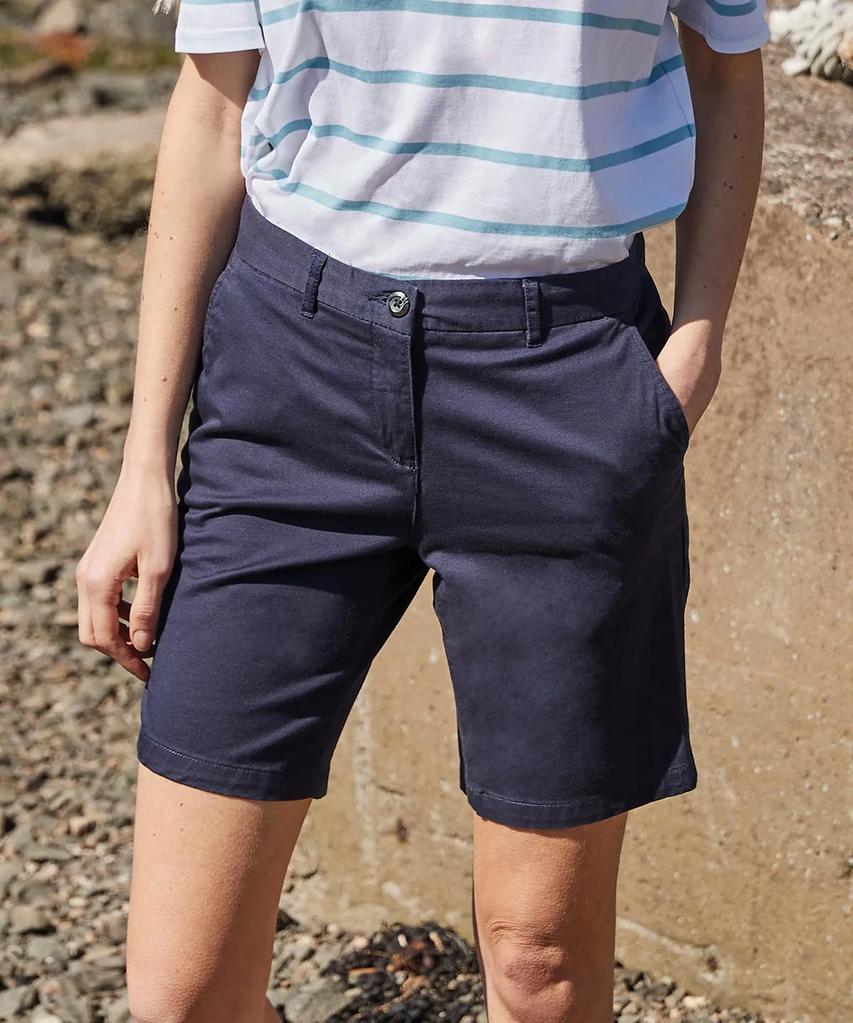 Womens stretch chino shorts | Stone